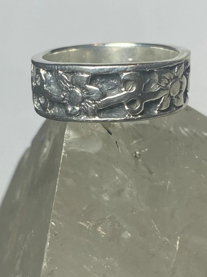FLORAL RING FLOWERS BAND STERLING SILVER WOMEN GIRLS: FLORAL RING FLOWERS BAND STERLING SILVER WOMEN GIRLS Floral ring flowers band sterling silver women girls Size 5.25 Weight 4.7g Band Width 1/4"