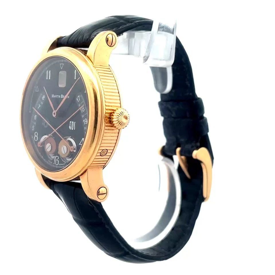 MARTIN BRAUN EOS 39 WRISTWATCH SUNRISE SUNSET 18K GOLD LEATHER BOX CERT: MARTIN BRAUN EOS 39 WRISTWATCH SUNRISE SUNSET 18K GOLD LEATHER BOX CERT This is a classic luxury men's wristwatch from Martin Braun Germany, automatic EOS 39/B. The face show sunrise and sunset long d