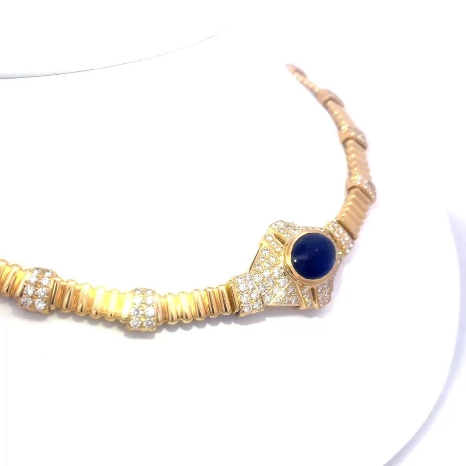 SAPPHIRE GOLD COLLAR NECKLACE DIAMOND 18K YELLOW BAR LINK STYLE FRANCE: The is a magnificent collar necklace, it features a long shape centerpiece with a bezel set oval cabochon sapphire gemstone in the center surrounded with sparkling diamond, long rib style bar links ar