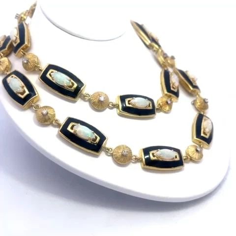 OPAL DIAMOND GOLD NECKLACE ENAMEL 18K YELLOW BUTTON LINK VINTAGE UNIQUE: OPAL DIAMOND GOLD NECKLACE ENAMEL 18K YELLOW BUTTON LINK VINTAGE UNIQUE This is a beautiful vintage long necklace; it is crafted from 18k yellow gold featuring alternating long rectangle shape with te