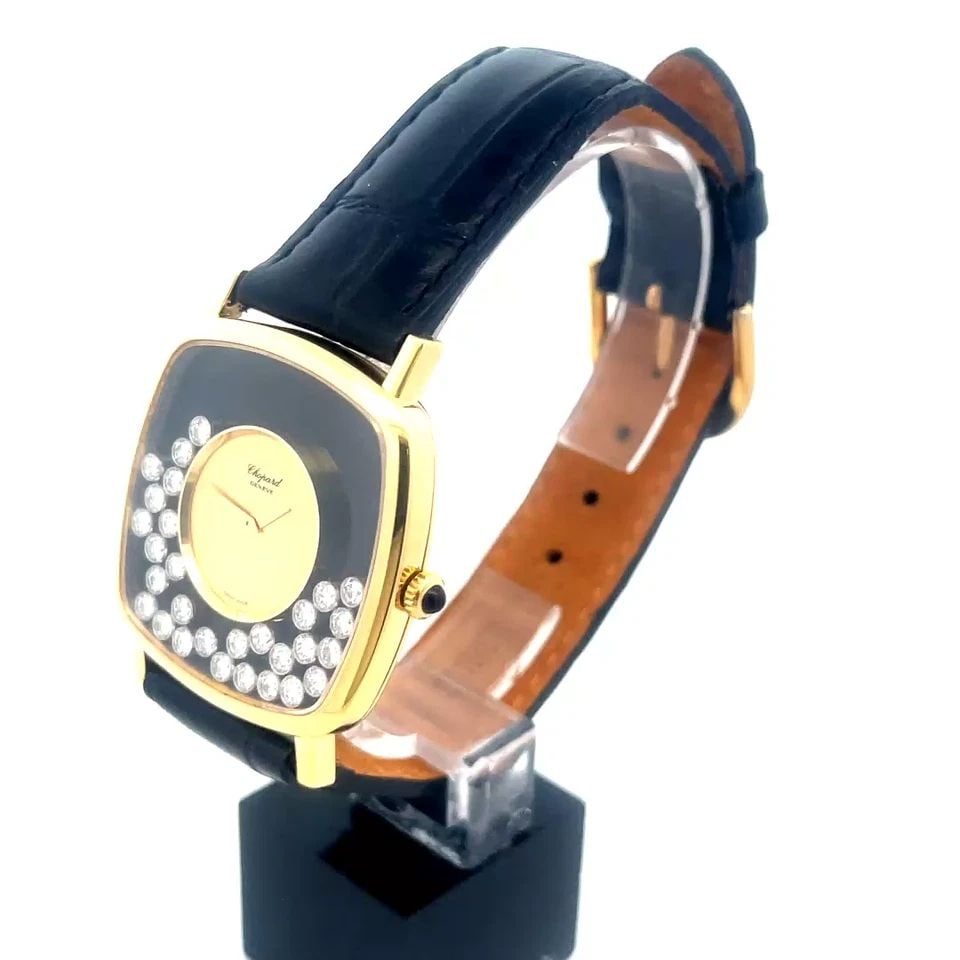 CHOPARD HAPPY DIAMOND GOLD MEN'S WRISTWATCH 18K YELLOW DIAL LEATHER BAND #2106: Gorgeous and authentic from the Happy Diamond Collection by Chopard, this unisex wristwatch is a harmonious blend of luxury and playful sophistication, it features a 32mm yellow gold case and compleme