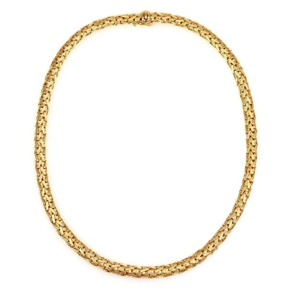 ROBERTO COIN NECKLACE 18K YELLOW GOLD 6MM SILK WEAVE FLEX STYLE COLLAR: ROBERTO COIN NECKLACE 18K YELLOW GOLD 6MM SILK WEAVE FLEX STYLE COLLAR Roberto Coin 18k Yellow Gold 6mm Silk Weave Flex Style Necklace Description This lovely authentic necklace is by Roberto Coin fro
