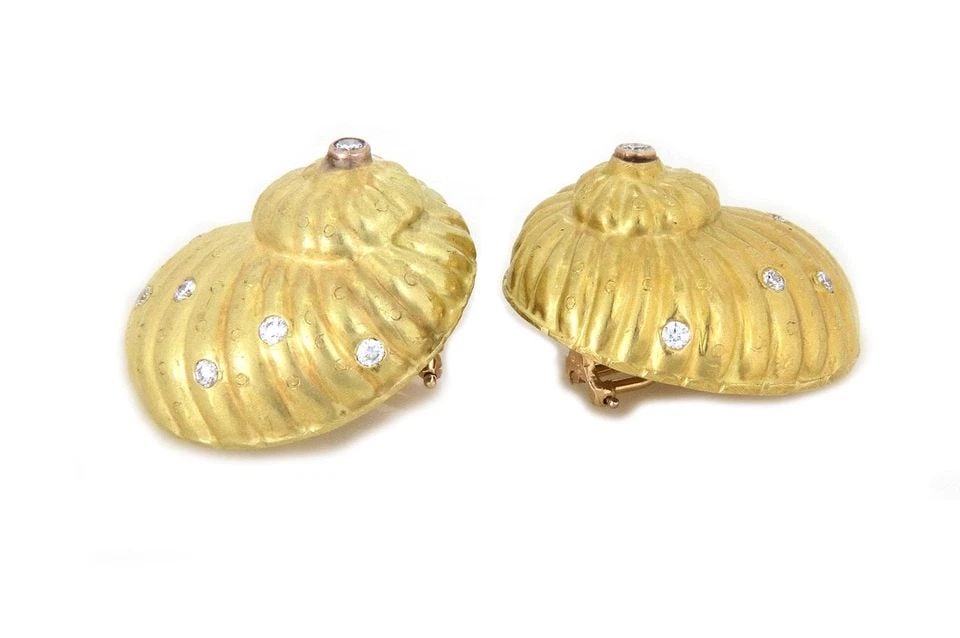 J. BOSS DIAMOND 18K YELLOW GOLD SEASHELL CLIP ON EARRINGS LIQUIDATION: J. BOSS DIAMOND 18K YELLOW GOLD SEASHELL CLIP ON EARRINGS J. Boss Diamond 18k Yellow Gold Seashell Clip on Earrings Description This beautiful pair of earrings are by J.Boss Jewelers, they are crafted