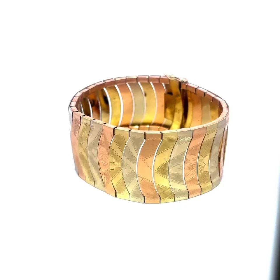 GOLD VINTAGE 14K BRACELET TRI-COLOR SCALE LINK ETCHED FLORENTINE 30MM WIDE: This eye-catching lovely vintage 14k yellow, pink and white gold wide flex link bracelet features an articulated Cleopatra style scale like wide links with a slim curved style, each are set in an alte