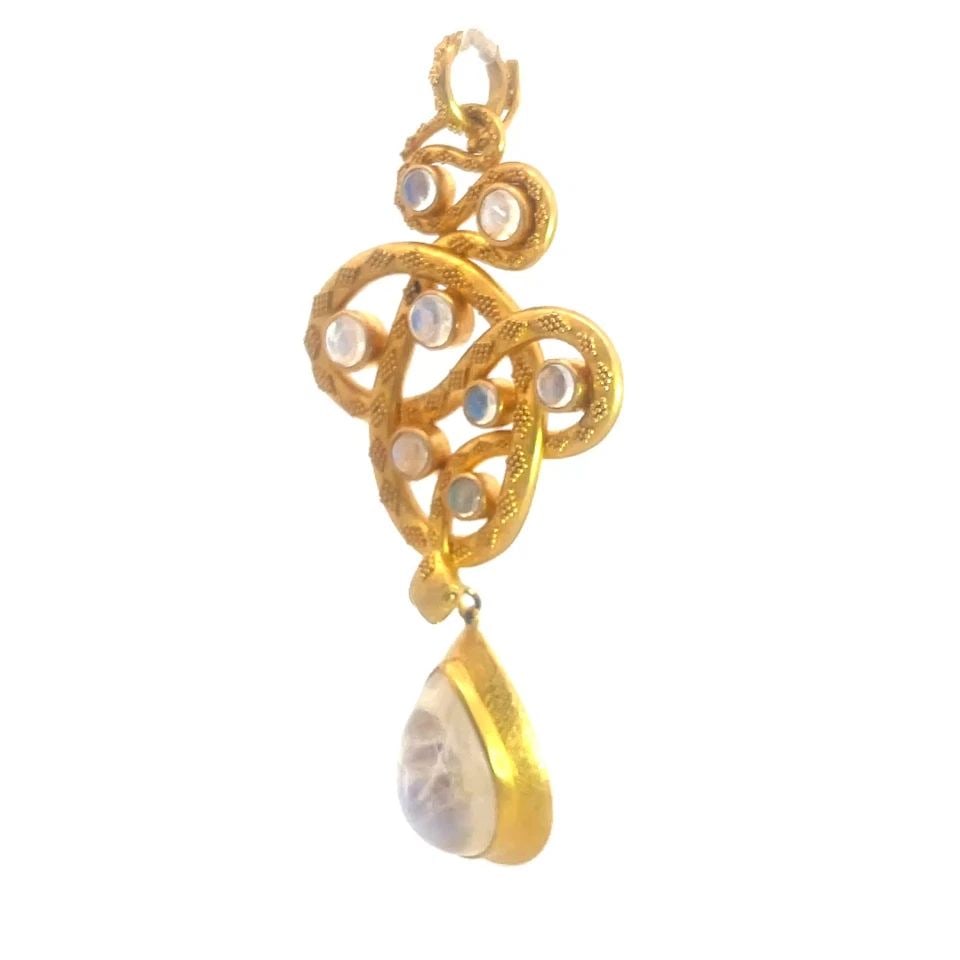 CAROLYN TYLER GOLD SNAKE PENDANT GEMSTONE 22K YELLOW LARGE DANGLE STYLE: CAROLYN TYLER GOLD SNAKE PENDANT GEMSTONE 22K YELLOW LARGE DANGLE STYLE This is an impressive pendant by designer Carolyn Tyler; it features a large dangle style design with a coiled snake with diamon