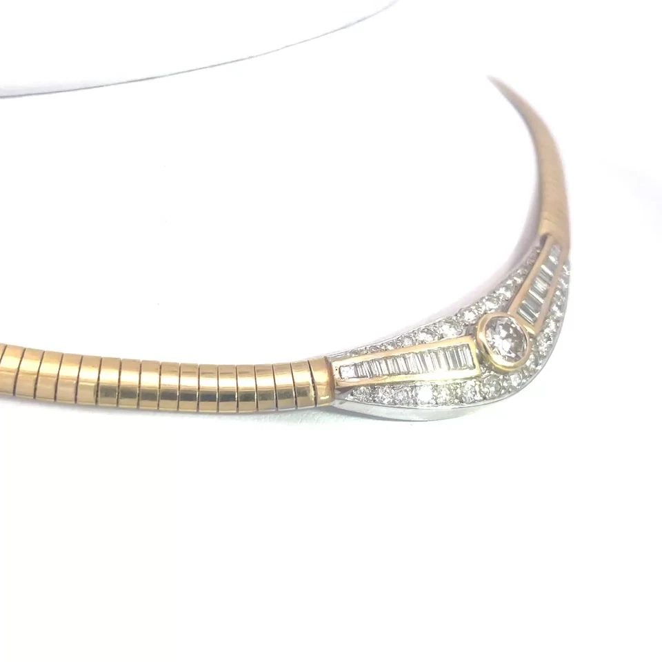 DIAMOND GOLD COLLAR NECKLACE 14K TWO TONE OMEGA STYLE DIAMOND FRONT: This gorgeous collar necklace is crafted from 14k yellow gold with white gold accent, it features a long 14k white gold curved shape bar centerpiece with a large bezel set round brilliant diamond in t
