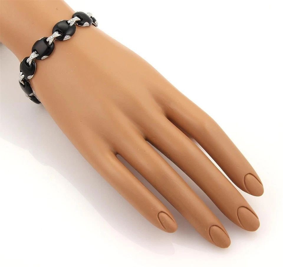 DIAMONDS ONYX 14K BRACELET WHITE GOLD OVAL & CROSSOVER LINK 1.32CT: DIAMONDS ONYX 14K BRACELET WHITE GOLD OVAL & CROSSOVER LINK 1.32CT Oval & Crossover Link 1.32ct Diamonds Onyx 14k White Gold Bracelet Description This is a lovely late 1990s bracelet. It is crafted fr