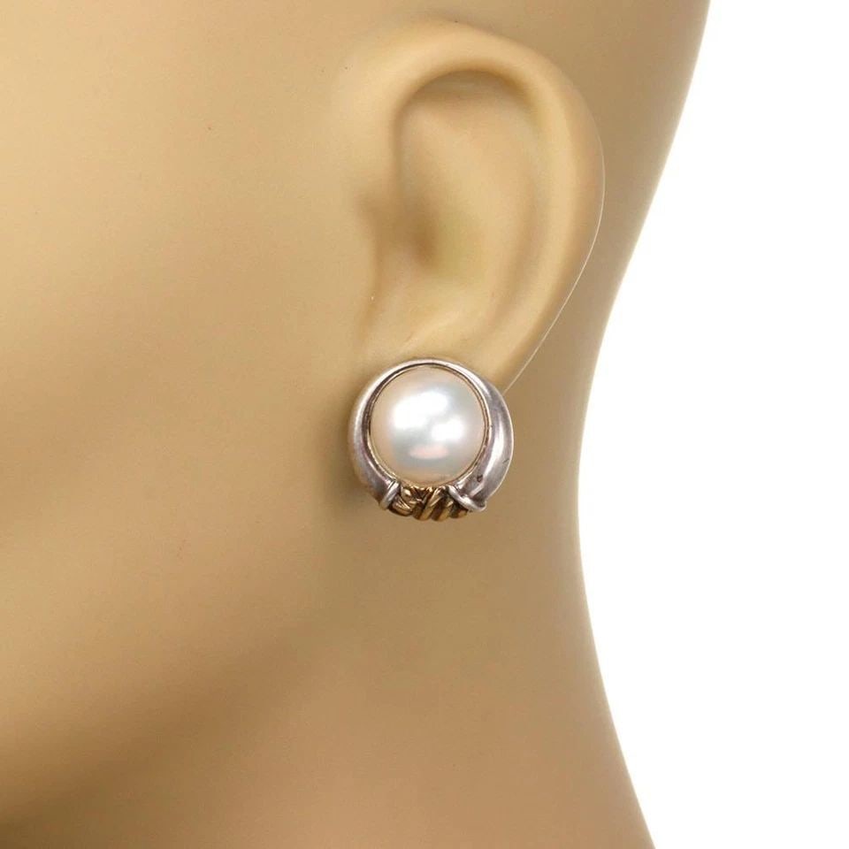 TIFFANY & CO EARRINGS PEARL SILVER 18K GOLD CLIP ON MABE PEARLS VINTAGE: TIFFANY & CO EARRINGS PEARL SILVER 18K GOLD CLIP ON MABE PEARLS VINTAGE Tiffany & Co Vintage Pearls 925 Silver 18k Gold Clip On Earrings Description This is a lovely authentic vintage pair of earrings