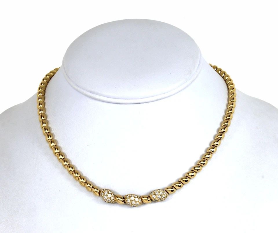 VAN CLEEF & APPELS GOLD NECKLACE DIAMON FRENCH 18K YELLOW COLLAR STYLE: VAN CLEEF & APPELS GOLD NECKLACE DIAMON FRENCH 18K YELLOW COLLAR STYLE The Van Cleef & Arpels Gold Necklace is a stunning piece of fine jewelry featuring a 18k yellow gold collar style with a pavé se