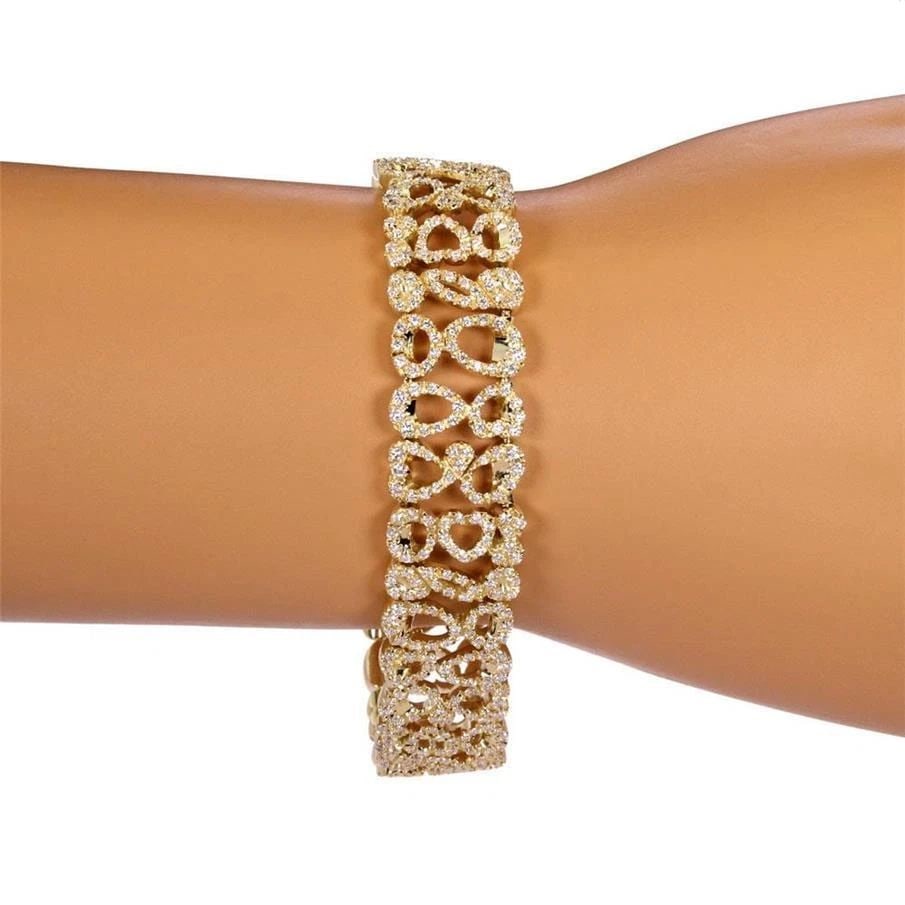 ROBERTO COIN DIAMOND BRACELET 18K YELLOW GOLD 14MM WIDE OPEN DESIGN 6.5CT: ROBERTO COIN DIAMOND BRACELET 18K YELLOW GOLD 14MM WIDE OPEN DESIGN 6.5CT Roberto Coin 6.50ct Diamond 18k Yellow Gold 14mm Wide Open Design Bracelet Description This gorgeous authentic bracelet is fro