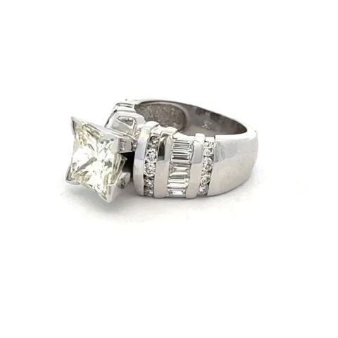 STUNNING 3.50CT PRINCESS CUT DIAMOND &ACCENT 14K WHITE GOLD ENGAGEMENT RING: STUNNING 3.50CT PRINCESS CUT DIAMOND &ACCENT 14K WHITE GOLD ENGAGEMENT RING This is a stunning engagement ring, it is crafted from 14k white gold with a polished finish, the top has a large 3 carats p