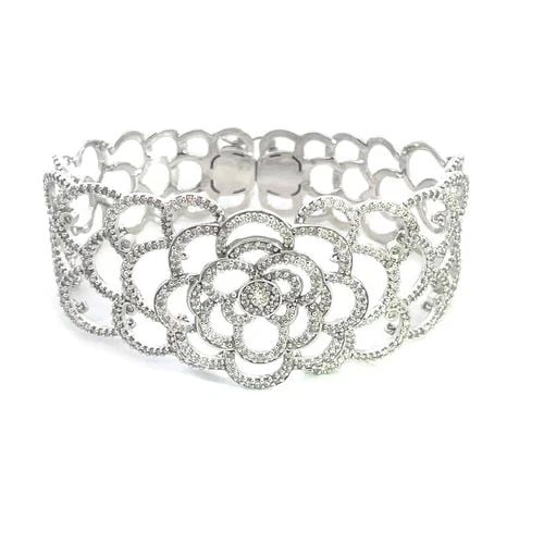 CAMELLIA GOLD DIAMOND BRACELET 18K WHITE OPEN FLORAL FLEX BAND VIVARA 4.5 CARAT: CAMELLIA GOLD DIAMOND BRACELET 18K WHITE OPEN FLORAL FLEX BAND VIVARA 4.5 CARAT This is a stunning diamond designer bracelet by Vivara from her popular Camellia Collection. It is crafted from 18k whit