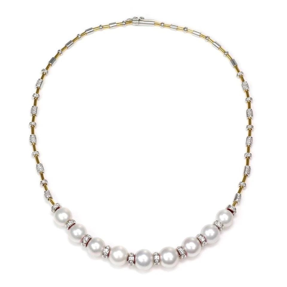VINTAGE 3.50CT DIAMOND SOUTH SEA PEARLS 18K TWO TONE GOLD FANCY NECKLACE: VINTAGE 3.50CT DIAMOND SOUTH SEA PEARLS 18K TWO TONE GOLD FANCY NECKLACE Estate 3.50ct Diamond South Sea Pearls 18k Two Tone Gold Fancy Necklace Description This gorgeous Estate necklace is crafted fr