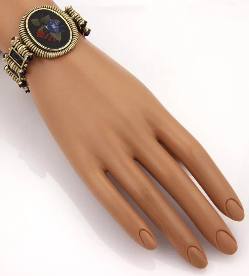 GOLD BRACELET OVAL INLAID GEMS FANCY LINK 16KT VICTORIAN: GOLD BRACELET OVAL INLAID GEMS FANCY LINK 16KT VICTORIAN This antique gold bracelet features oval inlaid gems in a fancy link design, typical of the Victorian era. Crafted from 16kt yellow gold, this 