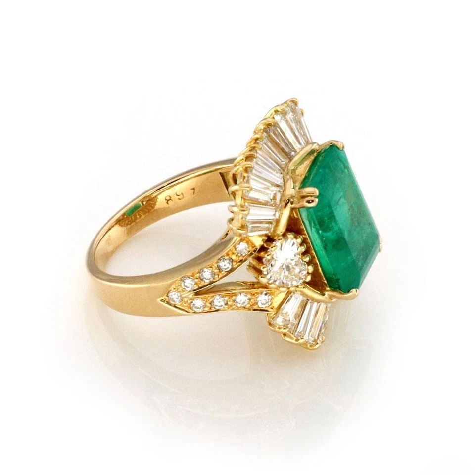 ESTATE DIAMOND & EMERALD 18K YELLOW GOLD COCKTAIL RING SIZE 6: ESTATE DIAMOND & EMERALD 18K YELLOW GOLD COCKTAIL RING SIZE 6 Estate Diamond & Emerald 18k Yellow Gold Cocktail Ring Size 6 Description This gorgeous eye catching Estate ring is crafted from 18k yello