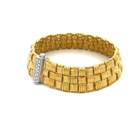 ROBERTO COIN APPASSIONATO BRACELET DIAMOND 18K GOLD BASKET WEAVE FLEX LINK: ROBERTO COIN APPASSIONATO BRACELET DIAMOND 18K GOLD BASKET WEAVE FLEX LINK Authentic by Roberto Coin from the Appassionato Collection. This beautiful bracelet is crafted from 18k yellow gold with whit
