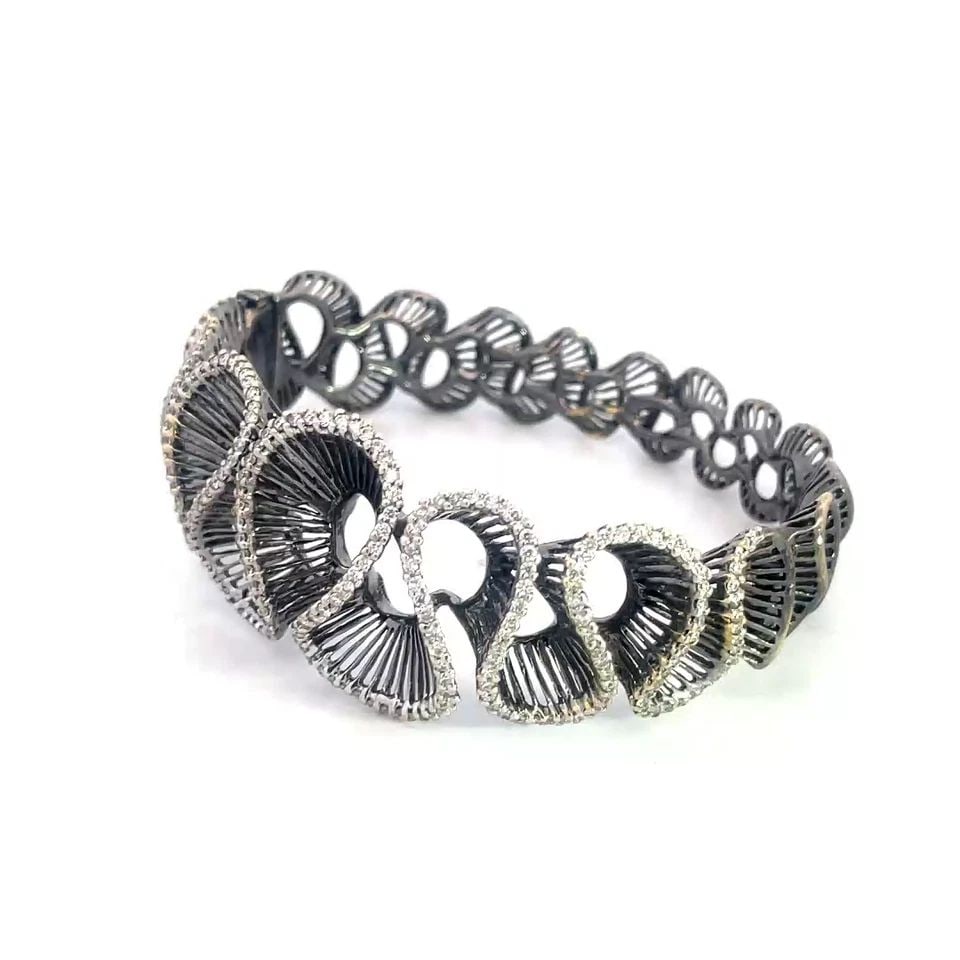 DIAMOND GOLD FANCY BRACELET 2.72CT 18K GRADUATED SCALLOP STYLE: DIAMOND GOLD FANCY BRACELET 2.72CT 18K GRADUATED SCALLOP STYLE This is a gorgeous 18k darkened gold bracelet, it is hinged with push lock clasp and features graduated large to small wriggly design