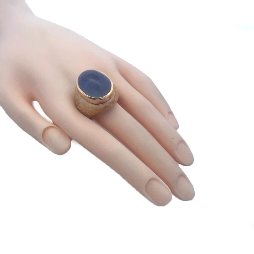 NATURAL SAPPHIRE GOLD MEN'S RING 12K YELLOW LARGE UNHEATED CABOCHON GIA: NATURAL SAPPHIRE GOLD MEN'S RING 12K YELLOW LARGE UNHEATED CABOCHON GIA Crafted for the discerning gentleman, this stunning vintage natural sapphire gold ring is a statement of sophistication and styl