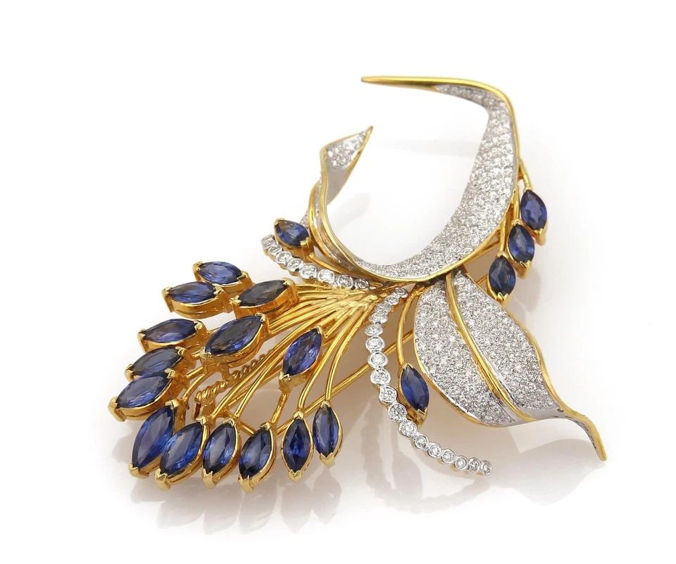 BROOCH DIAMOND & GEMSTONE 18K GOLD LARGE FLORAL SPRIG ESTATE: BROOCH DIAMOND & GEMSTONE 18K GOLD LARGE FLORAL SPRIG ESTATE This product is an elegant and luxurious brooch set in 18k gold with a large floral sprig design. The brooch features white diamonds and co