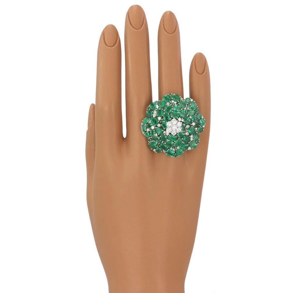 LARGE 12.10CT EMERALD DIAMOND 18K WHITE GOLD FLORAL RING SIZE 7: LARGE 12.10CT EMERALD DIAMOND 18K WHITE GOLD FLORAL RING SIZE 7 Large 12.10ct Emerald Diamond 18k White Gold Floral Ring Size 7 Description This is a fabulous large flower ring, it is crafted from 18k