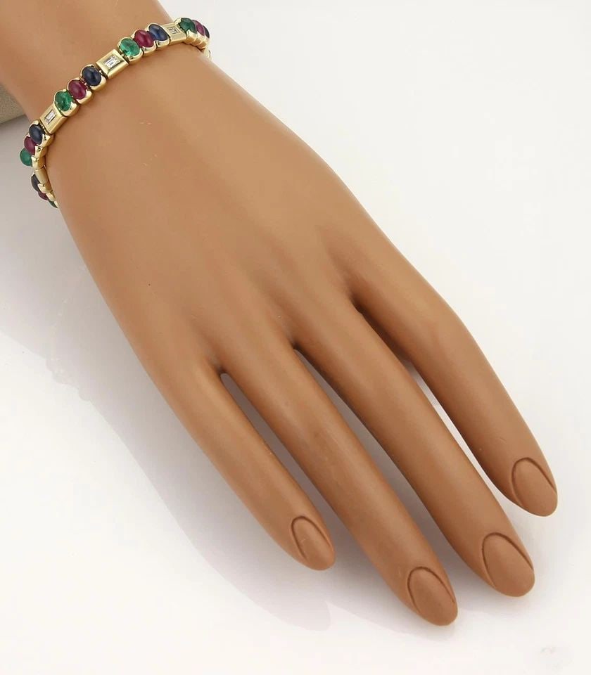 DIAMOND & GEMS GOLD BRACELET 18K YELLOW OVAL LINK: DIAMOND & GEMS GOLD BRACELET 18K YELLOW OVAL LINK This is a stunning bracelet, crafted from 18k yellow gold feature beautiful oval and rectangle links with a slide closure. The rectangle shaped diamon