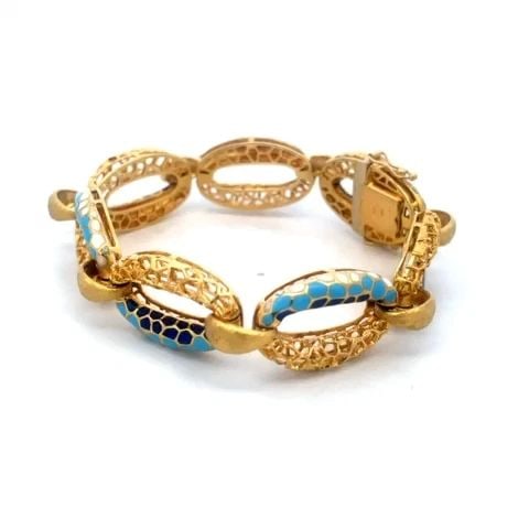ENAMEL 18K BRACELET YELLOW GOLD FANCY OVAL LINK STYLE CIRCA 1960'S: ENAMEL 18K BRACELET YELLOW GOLD FANCY OVAL LINK STYLE CIRCA 1960'S This beautiful 18k yellow gold bracelet features fancy large oval shape links, these alternates with a smaller gold satin finish curv