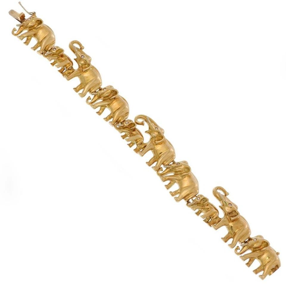 ELEPHANT LINK BRACELET DIAMOND 18K YELLOW GOLD 46 GRAMS: ELEPHANT LINK BRACELET DIAMOND 18K YELLOW GOLD 46 GRAMS Estate Diamond 18k Yellow Gold 3D Elephant Link Bracelet Description This adorable bracelet is crafted from 18k yellow gold with a polished fini