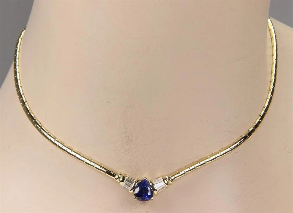 DIAMOND SAPPHIRE GOLD NECKLACE 18K YELLOW PEAR SHAPE CENTERPIECE: DIAMOND SAPPHIRE GOLD NECKLACE 18K YELLOW PEAR SHAPE CENTERPIECE This beautiful gold necklace features a gorgeous pear-shaped centerpiece with a pear shape sapphire gemstone in the center accented wit
