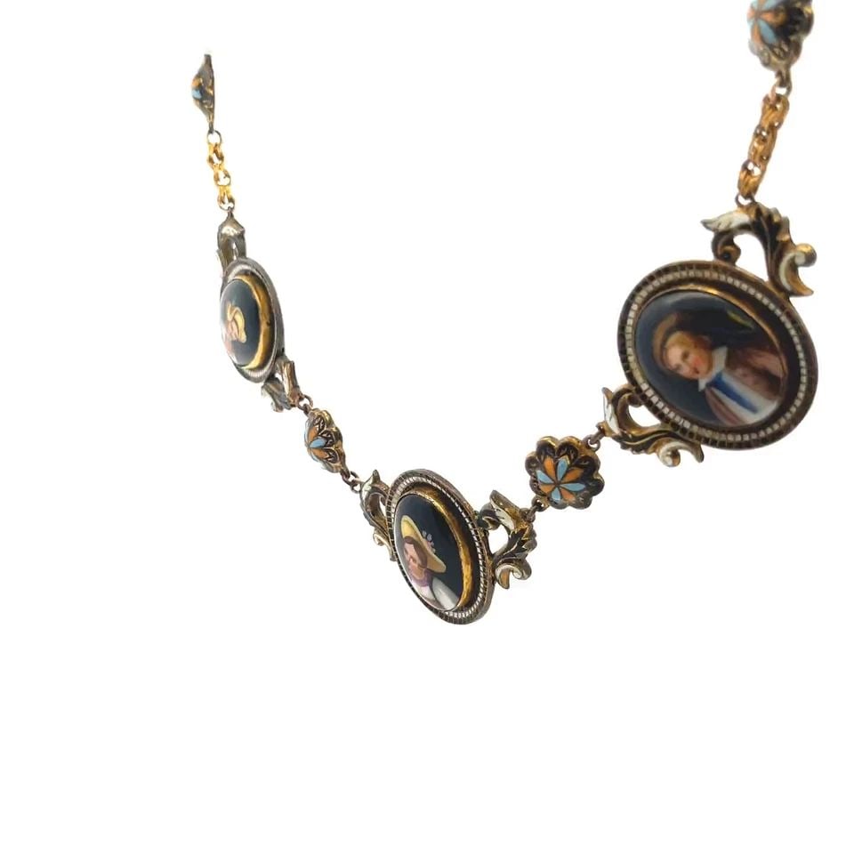 67870 VICTORIAN 15K 8K GOLD MULTICOLOR ENAMEL HAND PAINTED PORCELAIN NECKLACE: 67870 VICTORIAN 15K 8K GOLD MULTICOLOR ENAMEL HAND PAINTED PORCELAIN NECKLACE This is a Victorian Era collar necklace, the chain is crafted from 15k yellow gold and the flower link and oval frames are