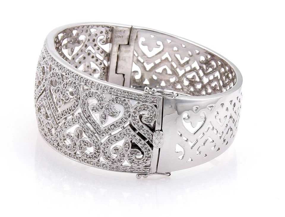 DIAMONDS GOLD BRACELET FILIGREE 1.80CT 14K WHITE WIDE HEART DESIGN PAVE SET: DIAMONDS GOLD BRACELET FILIGREE 1.80CT 14K WHITE WIDE HEART DESIGN PAVE SET This Diamonds gold bracelet features stunning open fancy heart shaped design with natural white diamonds set in 14k white go