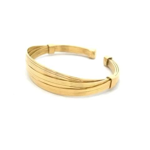 ROBERTO COIN BRACELET 18K YELLOW GOLD CUFF VINTAGE MULTI-BAND 1226VI: ROBERTO COIN BRACELET 18K YELLOW GOLD CUFF VINTAGE MULTI-BAND 1226VI This beautiful vintage bracelet is by Roberto Coin, it is crafted from 18k yellow gold with a polished finish featuring 3 sections 