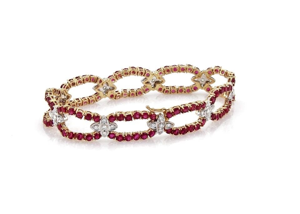 FLORAL 8.40CT RUBIES & DIAMOND 14K TWO TONE GOLD OPEN OVAL LINK BRACELET: FLORAL 8.40CT RUBIES & DIAMOND 14K TWO TONE GOLD OPEN OVAL LINK BRACELET Floral 8.40ct Rubies & Diamond 14k Two Tone Gold Open Oval Link Bracelet Description This is a gorgeous modern style bracelet, 