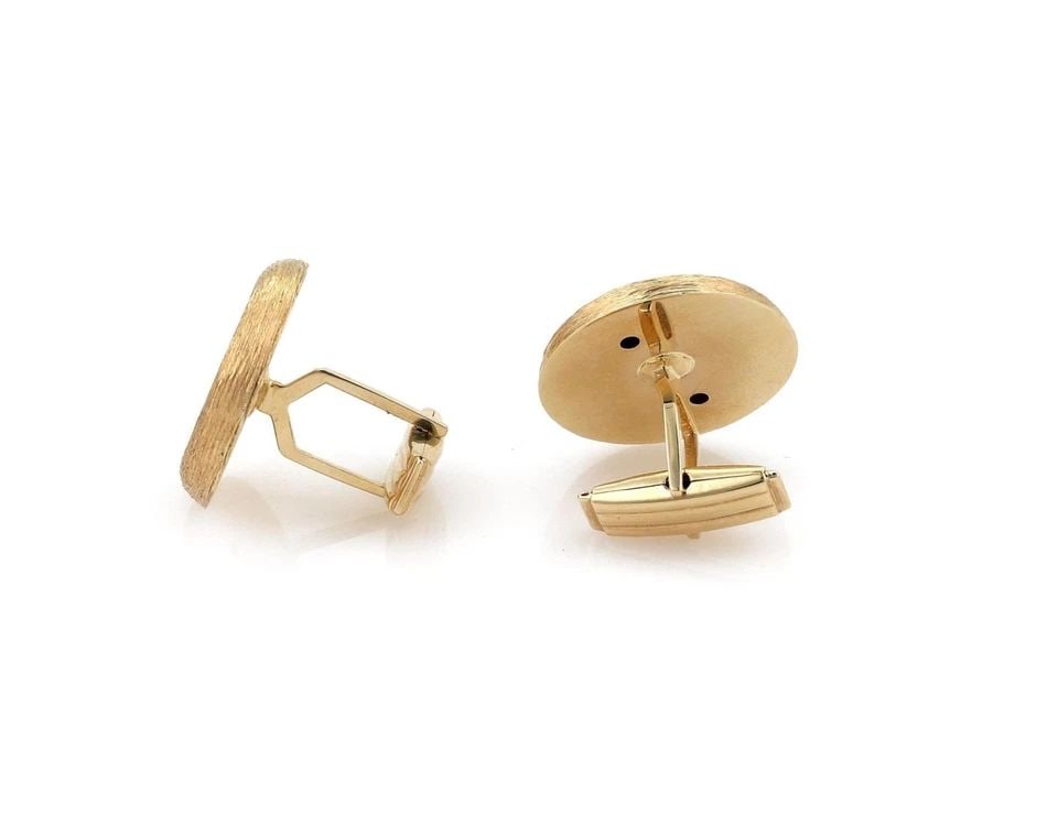 ESTATE 22K GOLD US INDIAN HEAD COIN 14K YELLOW GOLD ROUND STUD CUFFLINKS: ESTATE 22K GOLD US INDIAN HEAD COIN 14K YELLOW GOLD ROUND STUD CUFFLINKS Estate 22k Gold US Indian Head Coin 14k Yellow Gold Round Stud Cufflinks Description This handsome pair of cufflinks are crafte