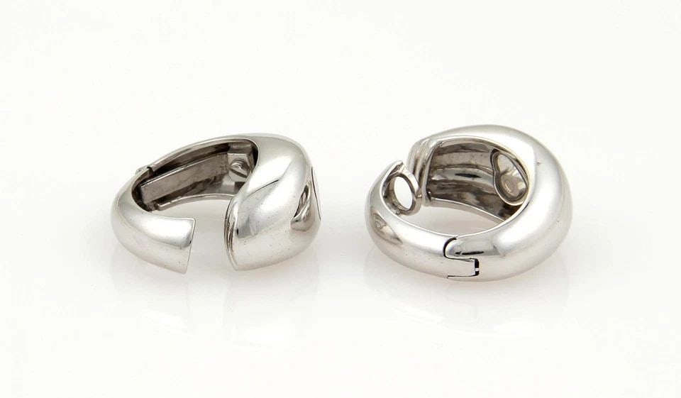 CHOPARD HAPPY DIAMOND EARRINGS 18K WHITE GOLD HEART HOOP EARRINGS: CHOPARD HAPPY DIAMOND EARRINGS 18K WHITE GOLD HEART HOOP EARRINGS The Chopard Happy Diamond Earrings are exquisite 18k white gold dome shaped hoop earrings featuring a glass case in a heart shape with