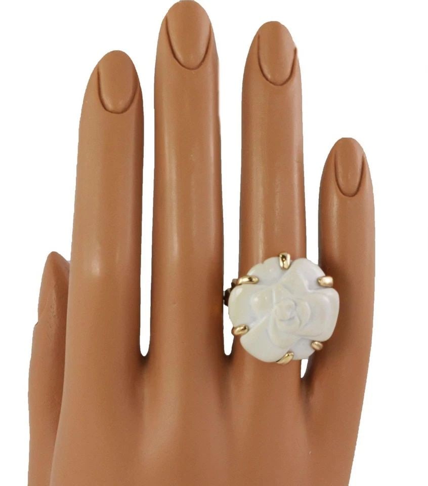 CHANEL CAMELLIA CARVED WHITE AGATE FLOWER 18K YELLOW GOLD RING SIZE 4.75: CHANEL CAMELLIA CARVED WHITE AGATE FLOWER 18K YELLOW GOLD RING SIZE 4.75 Chanel Camellia Carved White Agate Flower 18k Yellow Gold Ring Size 4.75 Description This is an elegant authentic ring from Cha