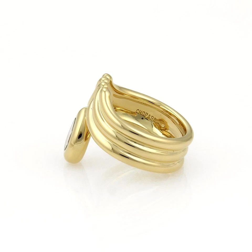 CHOPARD HAPPY DIAMOND GOLD RING 18K YELLOW PEAR SHAPE RIBBED STYLE SIZE 5.25: CHOPARD HAPPY DIAMOND GOLD RING 18K YELLOW PEAR SHAPE RIBBED STYLE SIZE 5.25 This is a unique design ring by Chopard from the Happy Diamond Collection. Crafted from 18k yellow gold with a polished fin