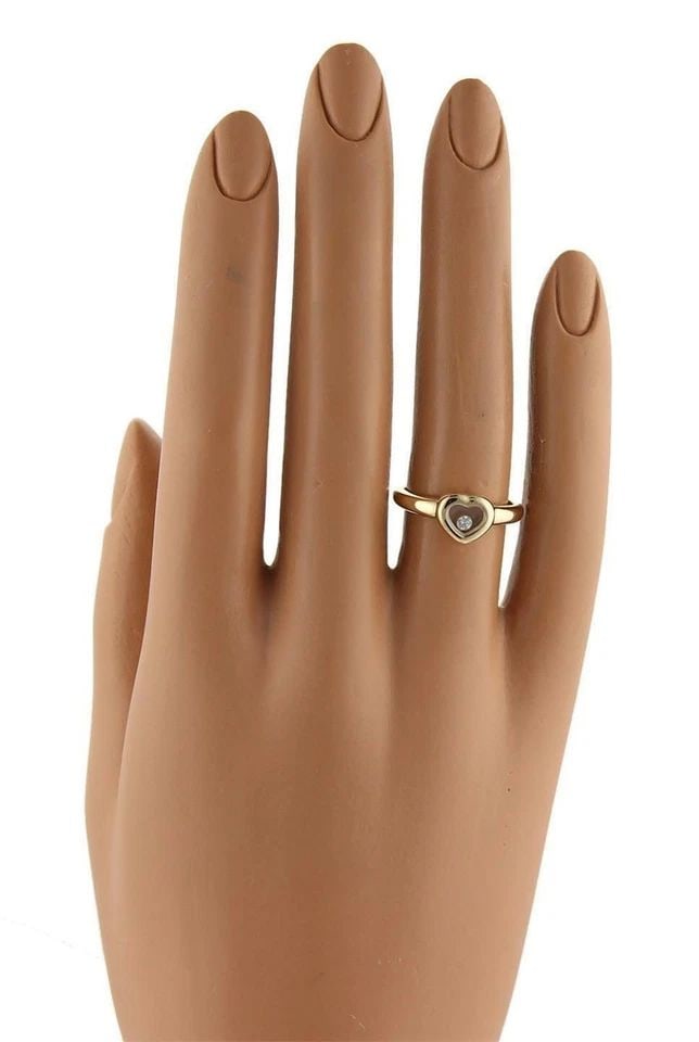 CHOPARD HAPPY DIAMOND 18K YELLOW GOLD HEART RING SIZE 7.25 CERT: CHOPARD HAPPY DIAMOND 18K YELLOW GOLD HEART RING SIZE 7.25 CERT Chopard Happy Diamond 18k Yellow Gold Heart Ring Size 7.25 Cert Description This authentic Chopard diamond heart ring is finely crafted 