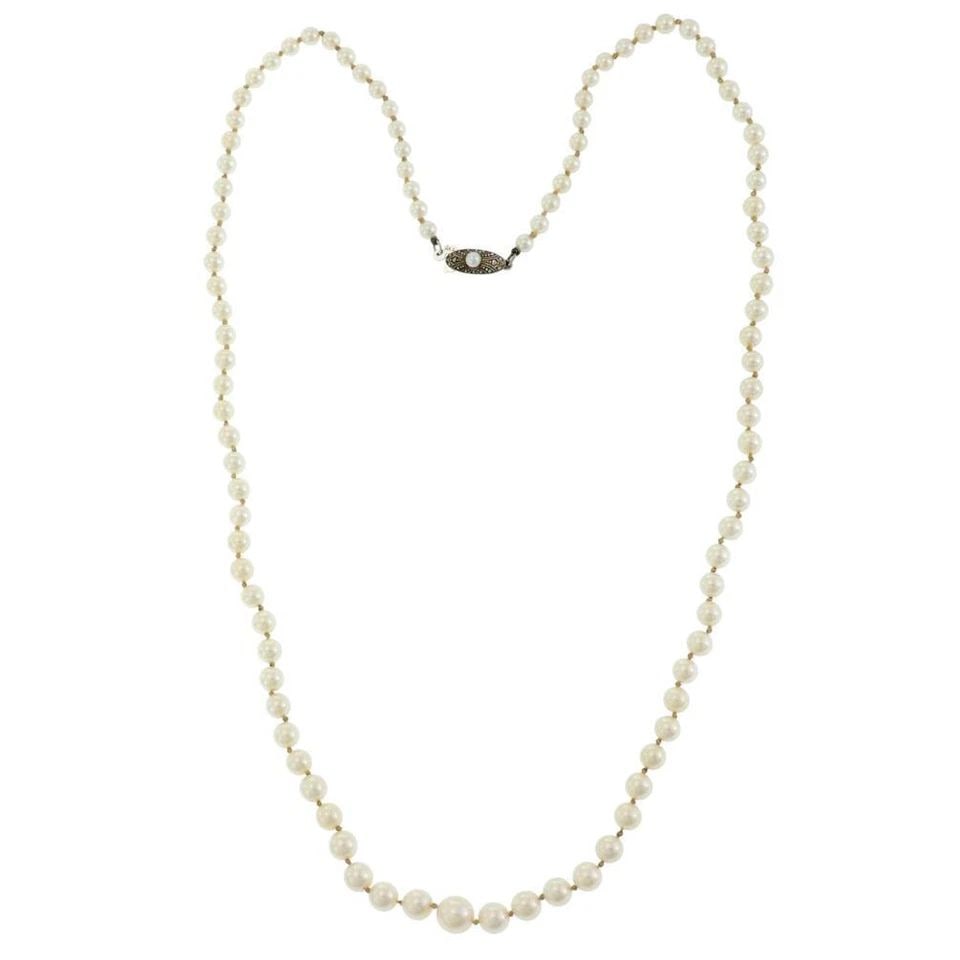 MIKIMOTO PEARLS STERLING GRADUATED SILVER CLASP SINGLE STRAND NECKLACE: MIKIMOTO PEARLS STERLING GRADUATED SILVER CLASP SINGLE STRAND NECKLACE Vintage Mikimoto Graduated Akoya Pearls Silver Clasp Single Strand Necklace Description This lovely single strand of Akoya pearls