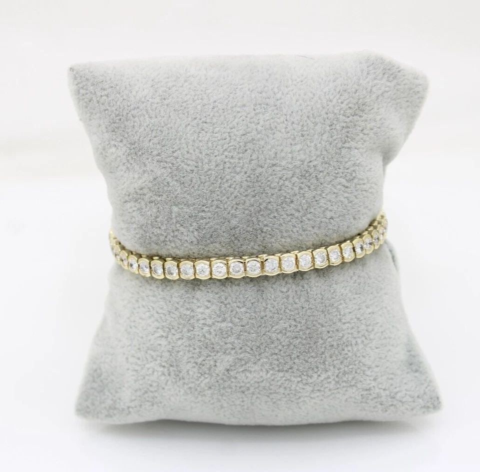 14K YELLOW GOLD 6 TCW NATURAL DIAMOND TENNIS BRACELET 7" - 22.1 GRAMS: 14K YELLOW GOLD 6 TCW NATURAL DIAMOND TENNIS BRACELET 7" - 22.1 GRAMS Description 14K Yellow Gold 6 TCW Natural Diamond Tennis Bracelet The bracelet is in great condition. May show signs of wear. APPR