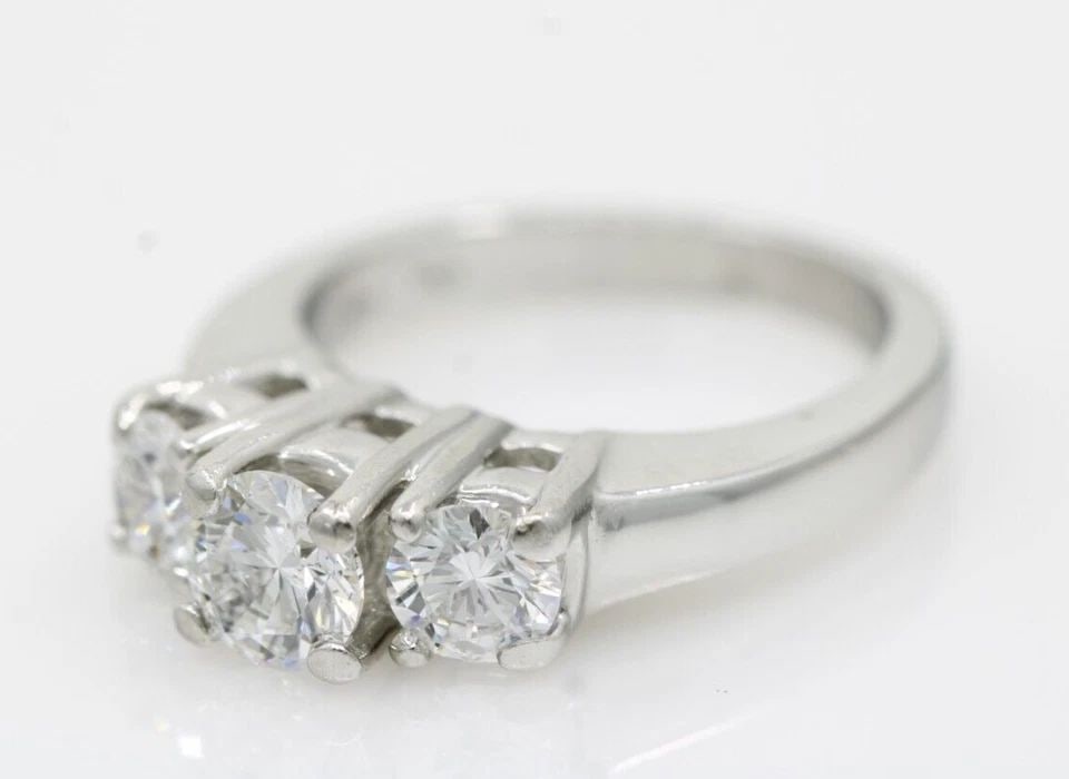 PLATINUM 1.50 TCW NATURAL DIAMOND 3 STONE ENGAGEMENT RING SIZE 6 ~ 10.7 GRAMS (1 of 2)
