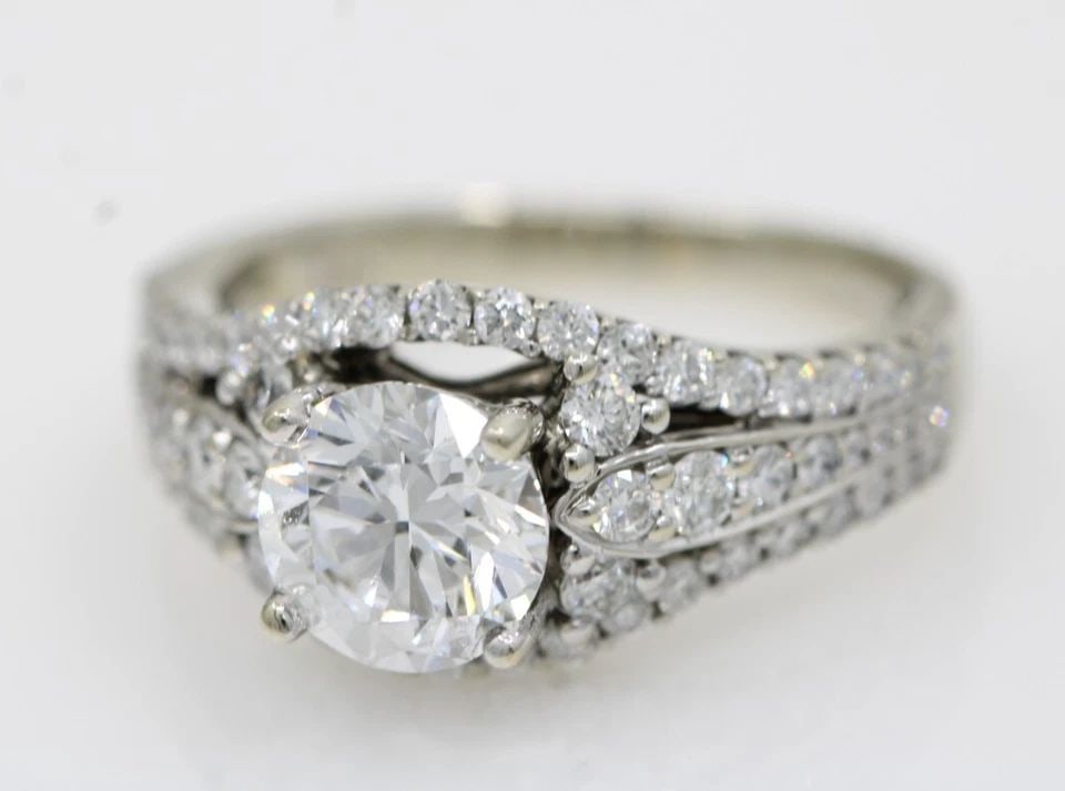 14K WHITE GOLD 2.25 TCW IGI D VS2 LAB CREATED DIAMOND ENGAGEMENT RING SIZE 7: 14K WHITE GOLD 2.25 TCW IGI D VS2 LAB CREATED DIAMOND ENGAGEMENT RING SIZE 7 Description 14k White Gold 2.25 TCW IGI D VS2 Lab Created Diamond Engagement Ring Ring is in good condition. May show signs