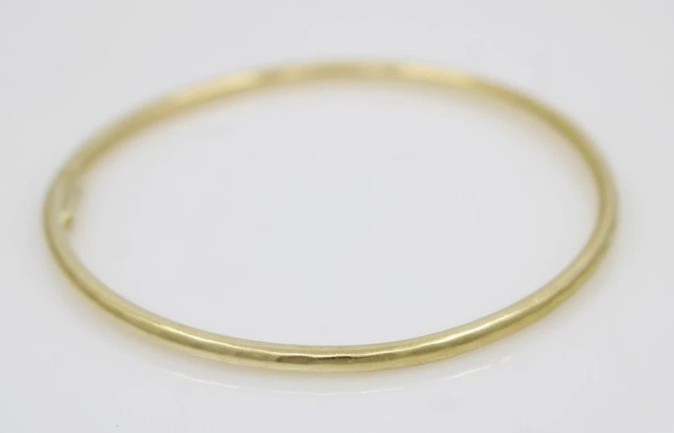 ROBERTO COIN 18K YELLOW GOLD 3MM MARTELLATO HAMMERED BANGLE BRACELET 8" - 6.2G (1 of 2)