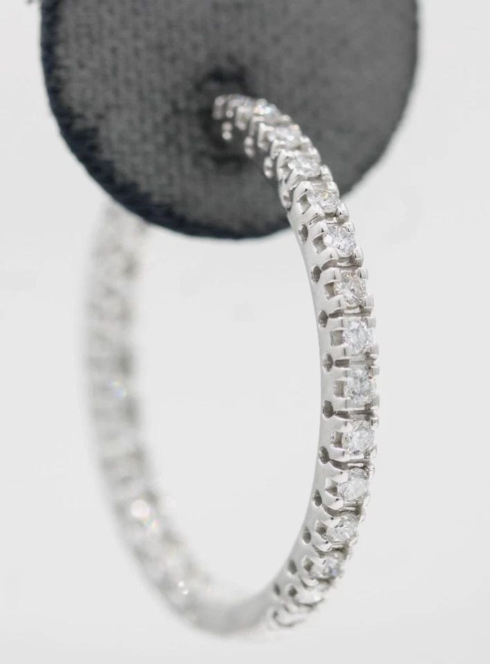 SONIA B. BITTON 14K WHITE GOLD 1.5 TCW DIAMOND INSIDE/OUTSIDE HOOP EARRINGS: SONIA B. BITTON 14K WHITE GOLD 1.5 TCW DIAMOND INSIDE/OUTSIDE HOOP EARRINGS Description Sonia B. Bitton 14K White Gold 1.5 TCW Diamond Inside/Outside Hoop Earrings Earrings are in good condition. May 
