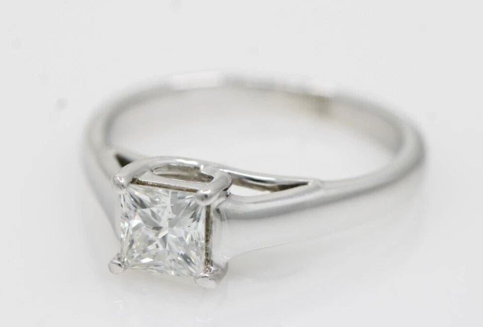TOLKOWSKY 14K WHITE GOLD GSI 0.70 CT PRINCESS CUT NATURAL DIAMOND RING SIZE 6: TOLKOWSKY 14K WHITE GOLD GSI 0.70 CT PRINCESS CUT NATURAL DIAMOND RING SIZE 6 TOLKOWSKY 14K WHITE GOLD GSI 0.70 CT PRINCESS CUT NATURAL DIAMOND RING SIZE 6 Description Tolkowsky 14K White Gold GSI 0.7