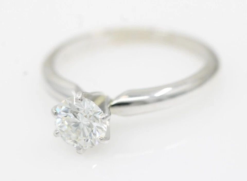 14K WHITE GOLD GIA VS2 H 0.57CT NATURAL DIAMOND SOLITAIRE ENGAGEMENT RING: 14K WHITE GOLD GIA VS2 H 0.57CT NATURAL DIAMOND SOLITAIRE ENGAGEMENT RING 14K WHITE GOLD GIA VS2 H 0.57CT NATURAL DIAMOND SOLITAIRE ENGAGEMENT RING Description 14K White Gold GIA VS2 H 0.57ct Natural 