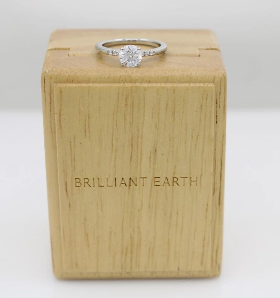 BRILLIANT EARTH PLATINUM 0.91 TCW LAB-CREATED DIAMOND ENGAGEMENT RING SIZE 5.5: BRILLIANT EARTH PLATINUM 0.91 TCW LAB-CREATED DIAMOND ENGAGEMENT RING SIZE 5.5 Description Brilliant Earth Platinum 0.91 TCW Lab-Created Diamond Engagement Ring Ring is in good condition. May show sig