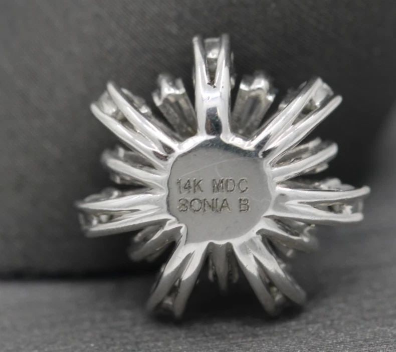 SONIA B. BITTON 14K WHITE GOLD NATURAL DIAMOND SNOWFLAKE PENDANT: SONIA B. BITTON 14K WHITE GOLD NATURAL DIAMOND SNOWFLAKE PENDANT Description Sonia B. Bitton 14K White Gold Natural Diamond Snowflake Pendant Pendant is in good condition. May show signs of wear and/o