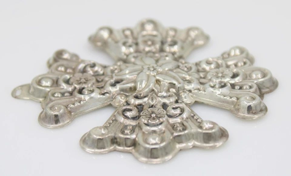 1974 REED & BARTON STERLING SILVER CHRISTMAS CROSS ORNAMENT 18.5 GRAMS (1 of 2)