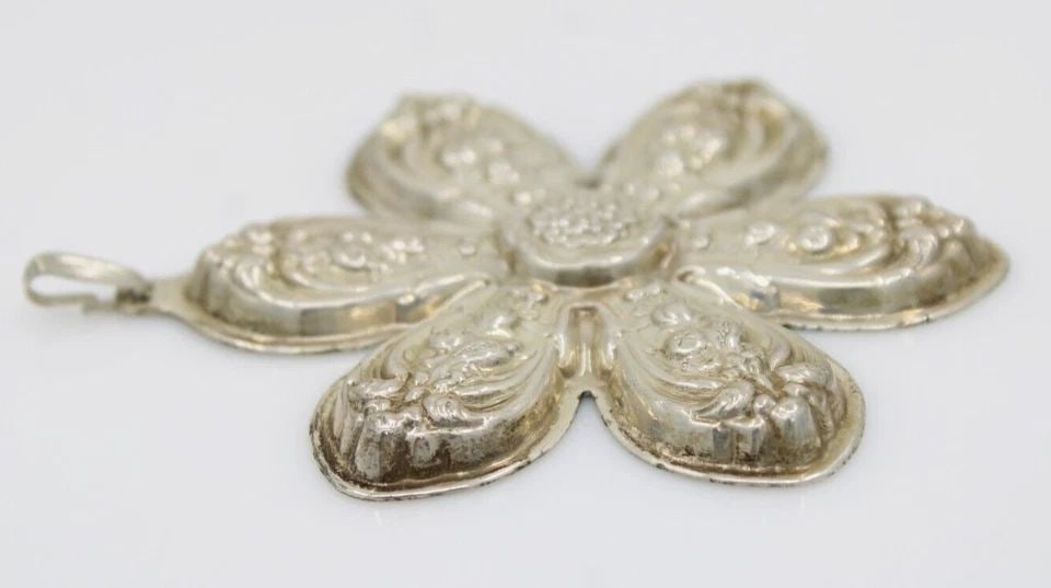 1ST EDITION REED & BARTON FRANCIS I SNOWFLAKE STERLING ORNAMENT 21.1 GRAMS (1 of 2)
