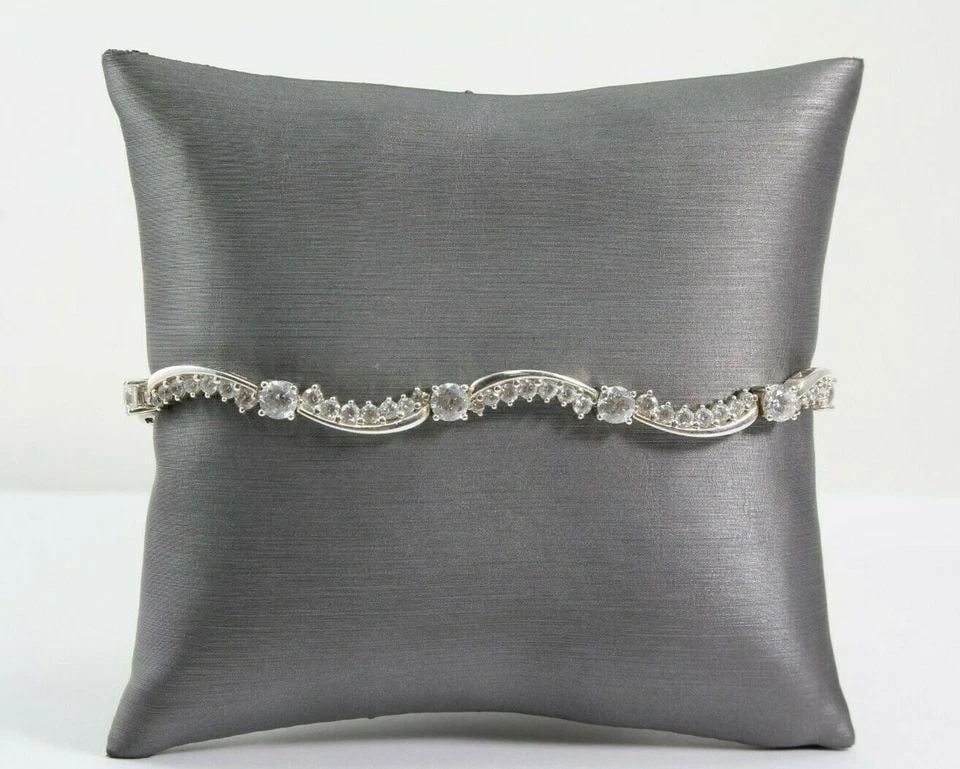 ELEGANT STERLING SILVER BRACELET 9.1 GRAMS (1 of 2)